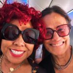 Zélia Duncan Instagram – Quando seu assento te leva a voar ao lado de alguém que vc ama tanto, vc acha que fez alguma coisa boa na vida, pra merecer tamanha graça! @alcioneamarrom , minha colega, minha rainha, amei as conversas e até cantorias! Te amo, te vejo na avenida!🧡🌹