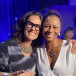Zélia Duncan Instagram - Entre um monte de emoções da noite de ontem, essa alegria gigante, de poder dizer pra essa atriz singular, o qto ela tem feito por nós com suas interpretações e sua presença. Obrigada, @edvanacarvalho, por ser tão maravilhosa pessoalmente, quanto na tela!