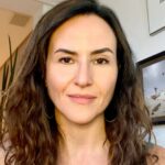 Zélia Duncan Instagram - Ímãs, o trabalho para ajudarmos o RS está só começando. Sabemos que muitas pessoas e empresas têm dúvidas na hora de fazer doações financeiras e materiais, pois todos querem ter certeza de que essa ajuda chegará a quem realmente precisa. Pensando nisso, estamos unindo forças e conexões a @partners.parceriaspelors um grupo também formado por mulheres que está fazendo um trabalho lindo, muito sério, profissional e organizado! Deixamos aqui o pix exclusivo para doações e em breve vamos compartilhar mais informações sobre doações de produtos. Toda ajuda é válida!! Vamos em frente! ✨✨✨ PIX: Rafaella.martins@manacapartners.com.br