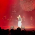Zélia Duncan Instagram – Dia de lembrar uma parte do caminho, dia de @teatrojoaocaetano , Pça Tiradentes, RJ. Pedaço de BailãoZD. Ó, pedaço de mim! “Por dentro dos túneis, no fundo do poço, ninguém fica imune crescendo no esgoto. E nosso amor, sem risco e sem glória, se escora na História do país do desgosto, meus sonhos são outros!” (@chrisoyens e ZD)🙌🏽. Meu carinho aos que fizeram essa noite comigo, plateia e #equipezd @sortimentoproducoes video de @denisecosta2020 @duncandiscos
