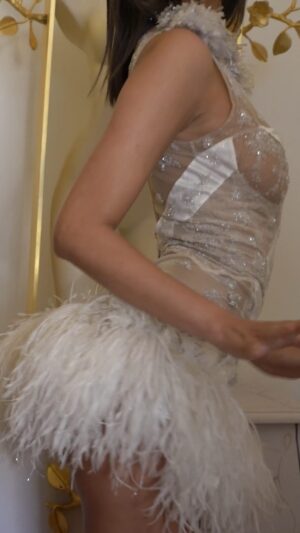 Zahia Dehar Instagram - Aimez-vous la robe de la reine des neiges ? ❄️ #zahiacouture