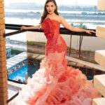 Zahraa Sami Instagram - Bringing the allure of the Met Gala to Iraq, where cultural elegance meets red carpet glamour. ✨ اطلالة السجاده الحمرة امس في بغداد تلتقي بنكهة ال met gala بأختلافها و تصميمها الفريد كقطعة الوحيده من نوعها✨❤️ Styled by : @elimchantaf Dress : @geyannayouness Jewelry: @zoughaibandco.iq @zoughaibandco Hair & makeup : @jihan.iraqofficial
