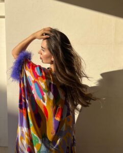 Zahraa Sami Instagram - Life is too short to wear boring colors💜🧡❤️ الالوان تضيف للحياة جمال و تغير من نفسيتنا تتفقون؟