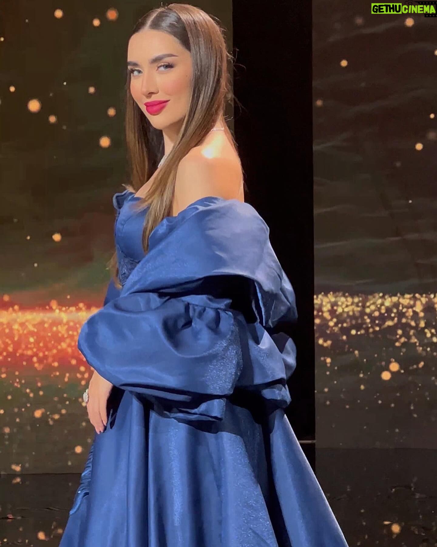 Zahraa Sami Instagram - Hey Princess 👸🏻 حلقة البرايم الأخير من برنامج #yooz_talent ✨ ___________________ My Look for in Details: •Stylist: @elimchantaf •Total Look: @yona.iq @nourfathallah •Jewelry: @zoughaibandco | @zoughaibandco.iq | @christinezoughaib •Mua: @mhmdghaith1 •Hair: @amjad_hairstyle1