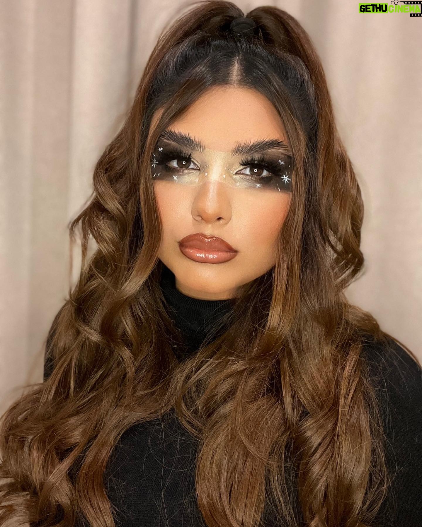 Zainab Ghazi - 3 Likes - 1 , 2 or 3 ?🖤✨