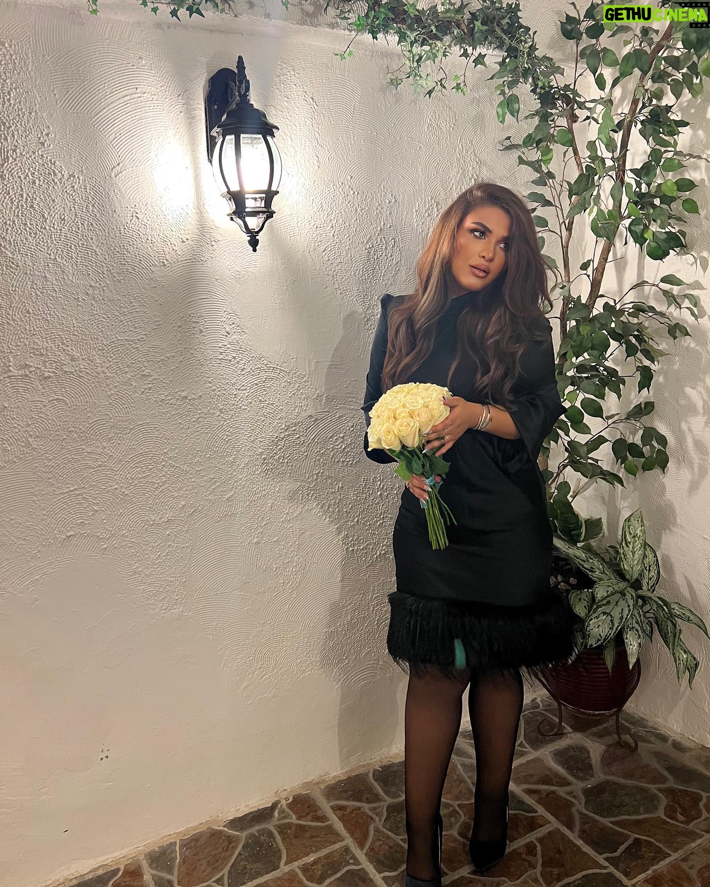 Zainab Ghazi - 3 Likes - Stay real between all the fakes✨