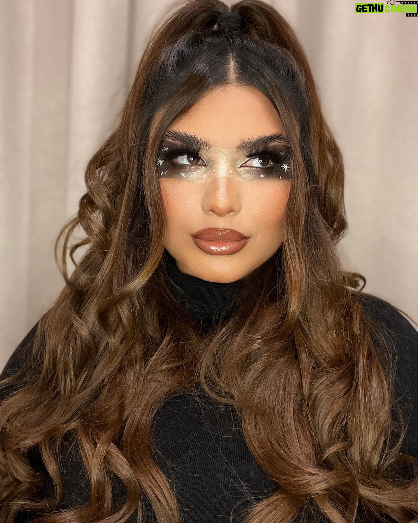 Zainab Ghazi - 3 Likes - 1 , 2 or 3 ?🖤✨