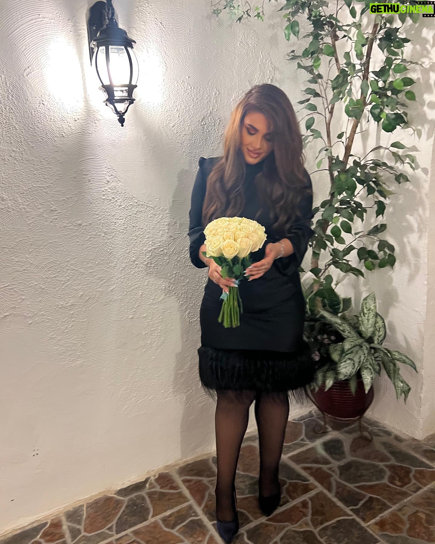 Zainab Ghazi - 3 Likes - Stay real between all the fakes✨