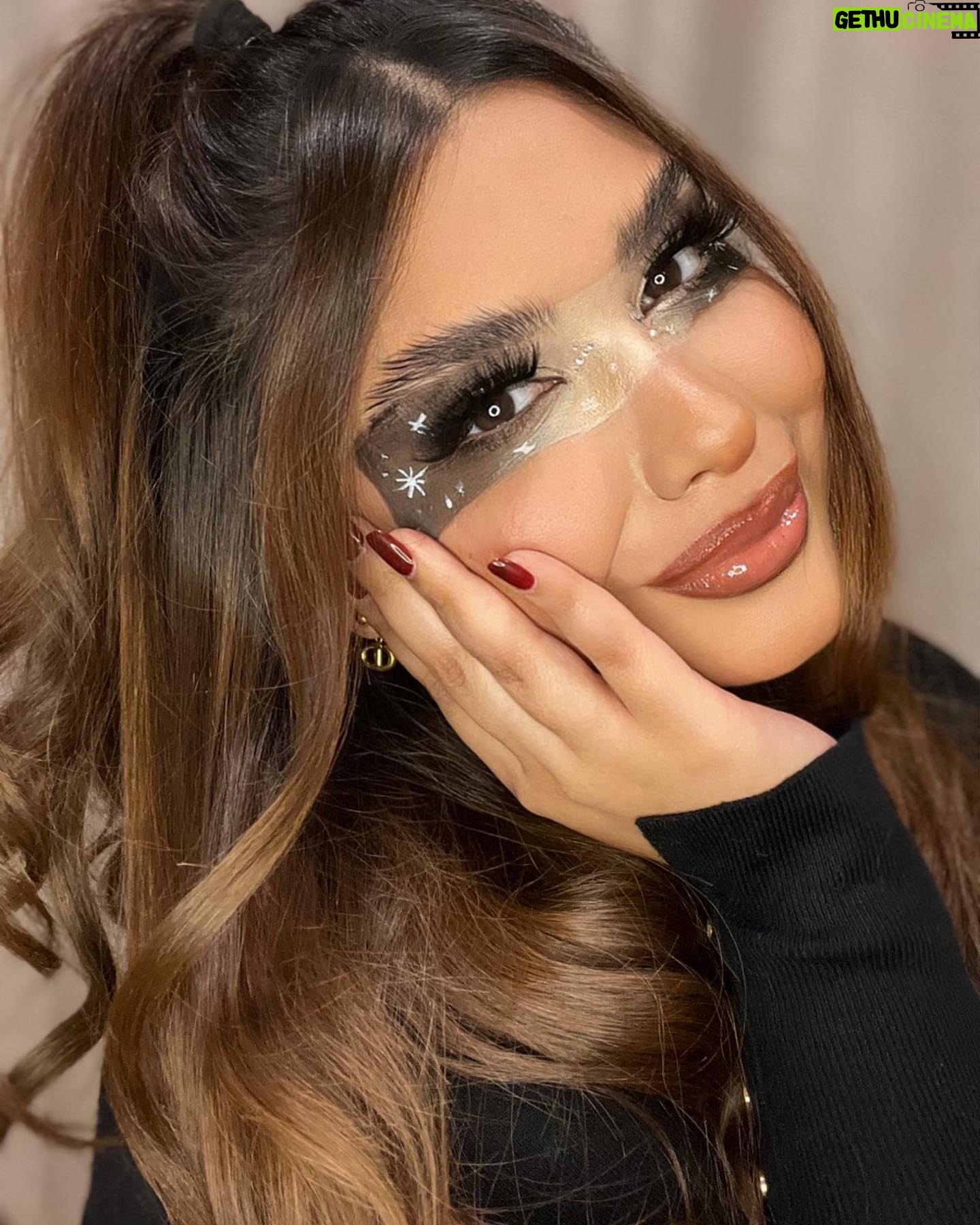 Zainab Ghazi - 3 Likes - 1 , 2 or 3 ?🖤✨