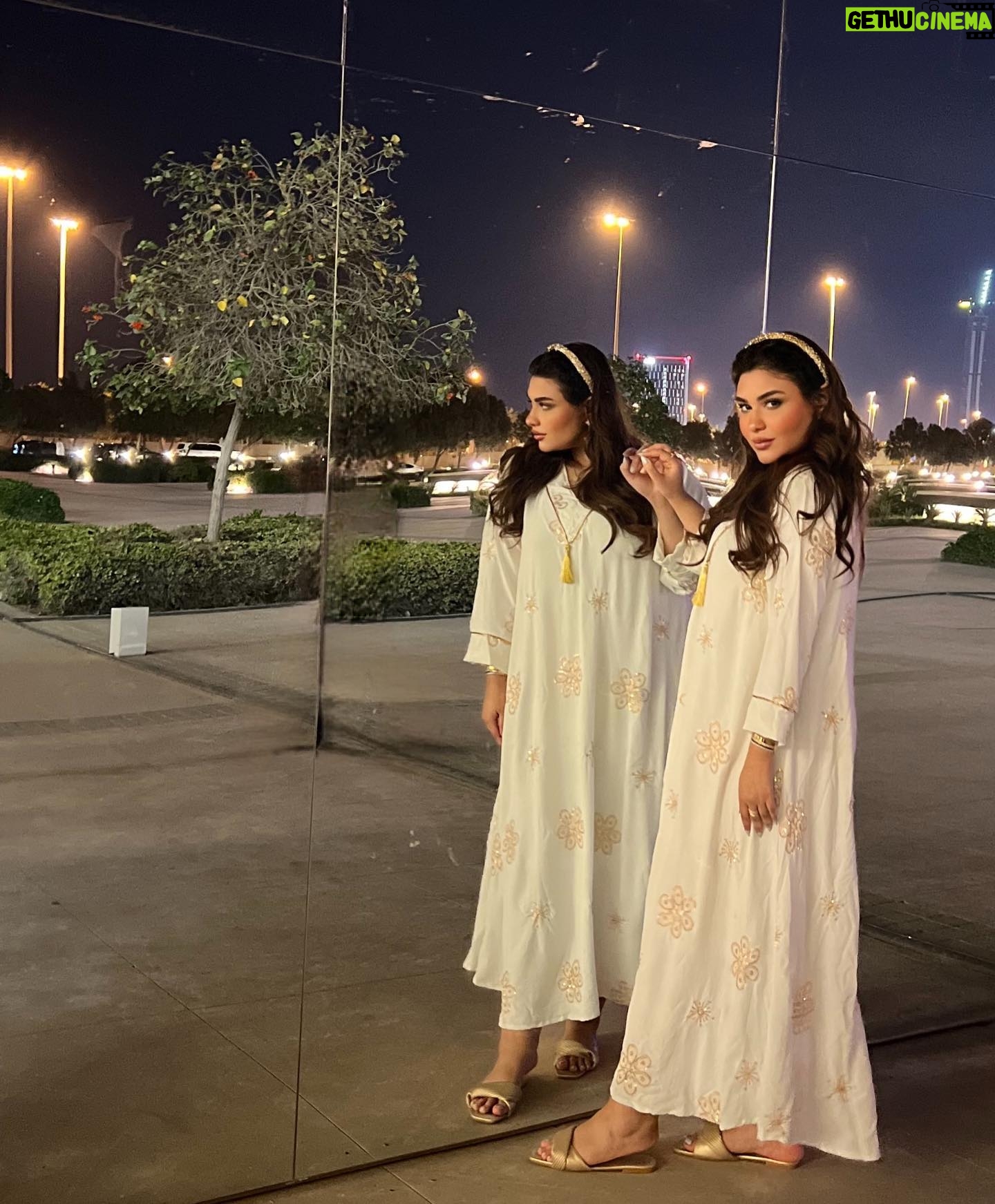 Zainab Ghazi Instagram - سليم القلب يؤتمن حتى في عداوته، ومرضى القلوب لا يؤتمنون حتى في صداقتهم.