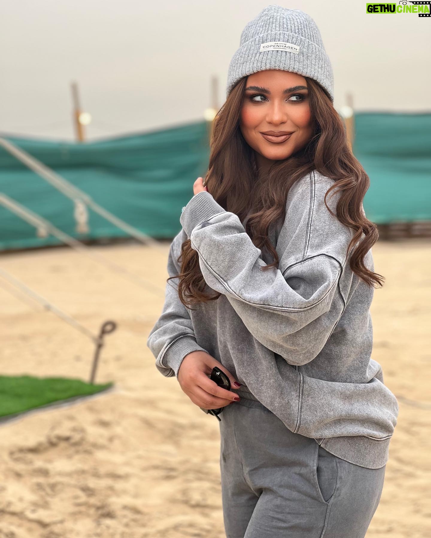 Zainab Ghazi - 3 Likes - Obsessed with my self !