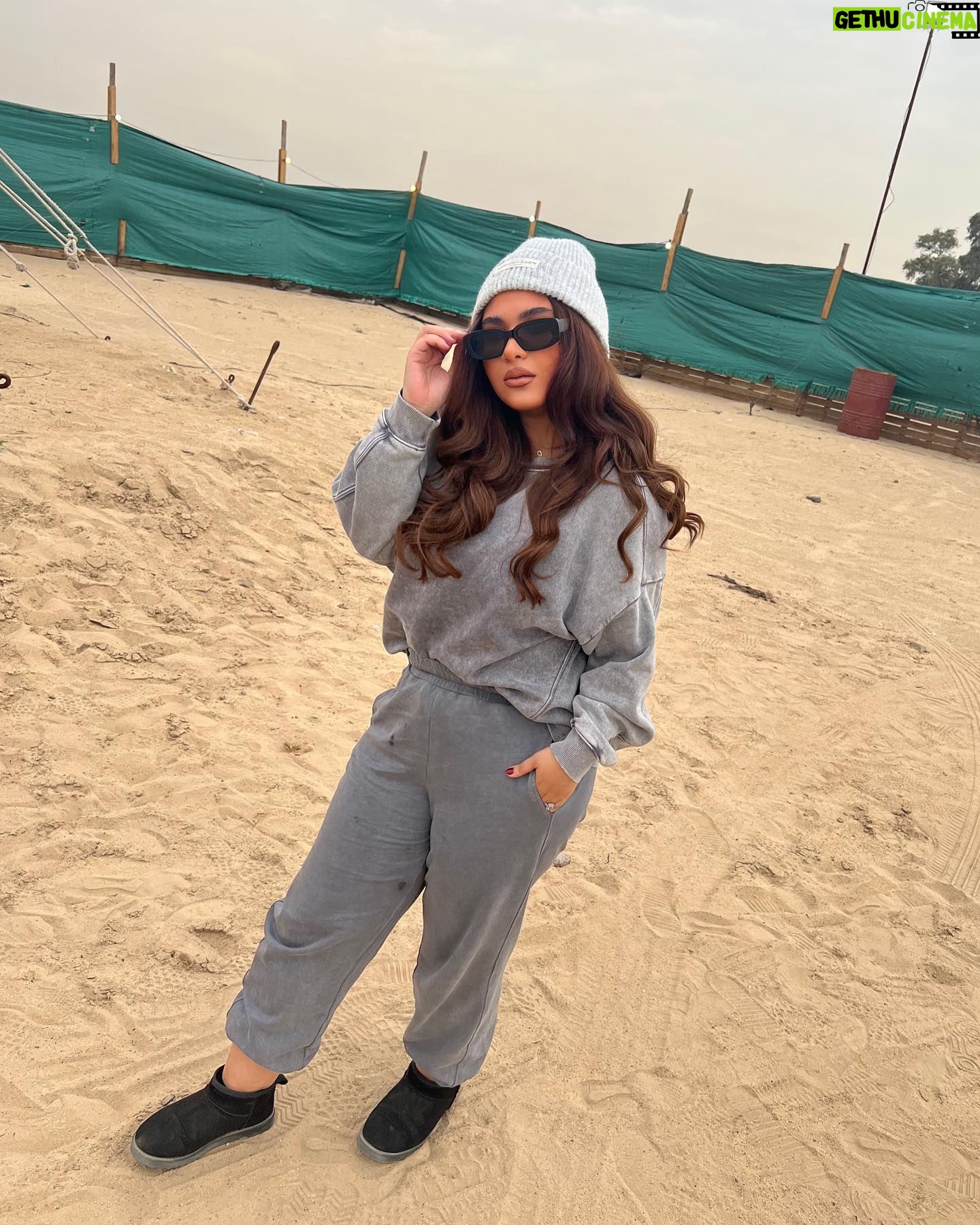Zainab Ghazi - 3 Likes - Obsessed with my self !