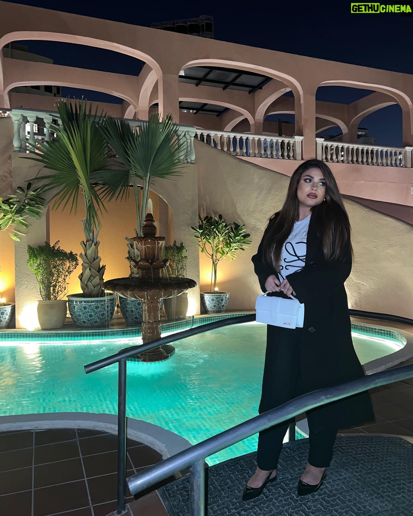 Zainab Ghazi - 3 Likes - ماراح يساعدونك اذا حسوا بتكون احسن منهم !
