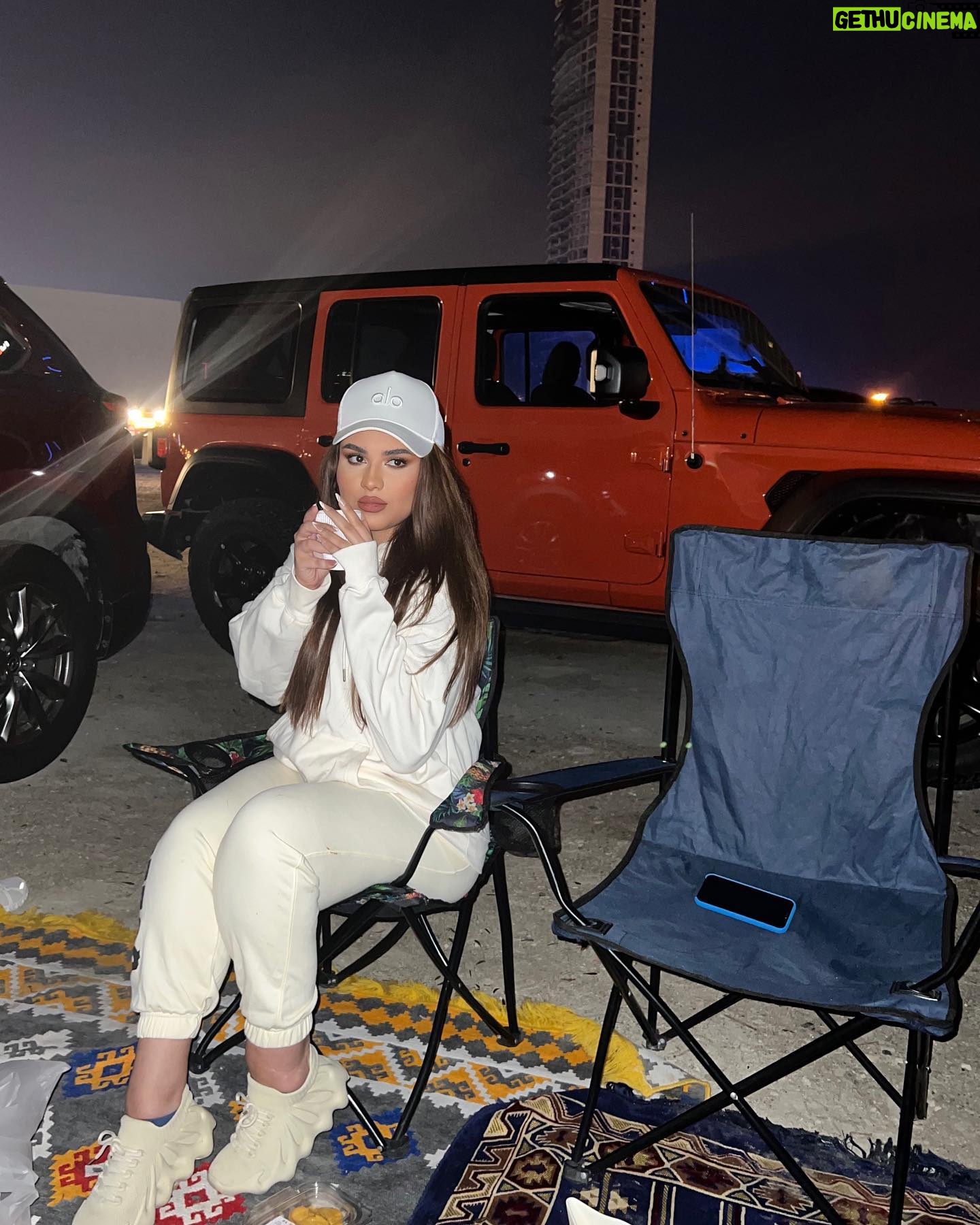 Zainab Ghazi - 3 Likes - ابادر ولا مابادر ؟☁️🤍