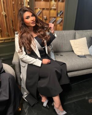 Zainab Ghazi Instagram - ‏لن تنضج إلا بعد أن تشعر أن لديك الكثير من الكلام، ولكنك لست بحاجة إلى أن تخبر به أحد.