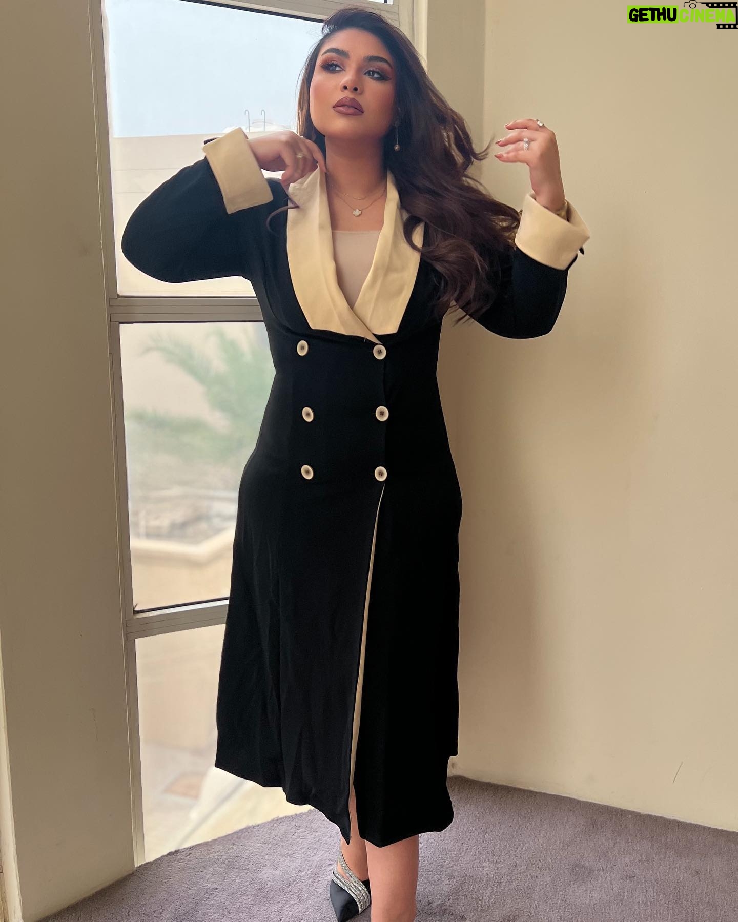 Zainab Ghazi Instagram - هي مثل القمر وأوصافها نجوم 🤍