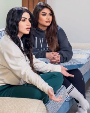 Zainab Ghazi Instagram - عهد و صدد #بطن_وظهر 2 #بنات_سهيل