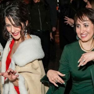 Zar Amir Ebrahimi Instagram - One year ago today, SHAYDA had its World Premiere at Sundance Film Festival! 🏔️ 

Eternal thanks to @sundanceorg for being the first to believe in our film & for celebrating Iranian women! 💕

👉🏽Swipe through for Persian dance @ our afterparty 💃🏽 

#shaydafilm #persiandance #youhadtobethere #sundance2023 #womenlifefreedom