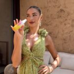Zara McDermott Instagram - Glazed donut skin is in this summer 🍩✨ and the only way I’m glowing is with my @soldejaneiro SPF50 products (AD) Protecting my skin never looked so good 💅🏼💖