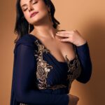Zareen Khan Instagram – ‘𝓦𝓮𝓵𝓵 𝓫𝓮𝓱𝓪𝓿𝓮𝓭 𝓦𝓸𝓶𝓮𝓷 𝓻𝓪𝓻𝓮𝓵𝔂 𝓶𝓪𝓴𝓮 𝓗𝓲𝓼𝓽𝓸𝓻𝔂 !’
– 𝙼𝚊𝚛𝚒𝚕𝚢𝚗 𝙼𝚘𝚗𝚛𝚘𝚎.

Outfit – @archanakochharofficial
Make up – @makeupbyvinod
Hair – @shab_qureshi786
📸 – @sjframes 

#ZareenKhan