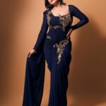 Zareen Khan Instagram – ‘𝓦𝓮𝓵𝓵 𝓫𝓮𝓱𝓪𝓿𝓮𝓭 𝓦𝓸𝓶𝓮𝓷 𝓻𝓪𝓻𝓮𝓵𝔂 𝓶𝓪𝓴𝓮 𝓗𝓲𝓼𝓽𝓸𝓻𝔂 !’
– 𝙼𝚊𝚛𝚒𝚕𝚢𝚗 𝙼𝚘𝚗𝚛𝚘𝚎.

Outfit – @archanakochharofficial
Make up – @makeupbyvinod
Hair – @shab_qureshi786
📸 – @sjframes 

#ZareenKhan
