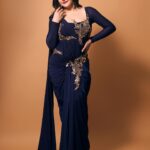 Zareen Khan Instagram – ‘𝓦𝓮𝓵𝓵 𝓫𝓮𝓱𝓪𝓿𝓮𝓭 𝓦𝓸𝓶𝓮𝓷 𝓻𝓪𝓻𝓮𝓵𝔂 𝓶𝓪𝓴𝓮 𝓗𝓲𝓼𝓽𝓸𝓻𝔂 !’
– 𝙼𝚊𝚛𝚒𝚕𝚢𝚗 𝙼𝚘𝚗𝚛𝚘𝚎.

Outfit – @archanakochharofficial
Make up – @makeupbyvinod
Hair – @shab_qureshi786
📸 – @sjframes 

#ZareenKhan
