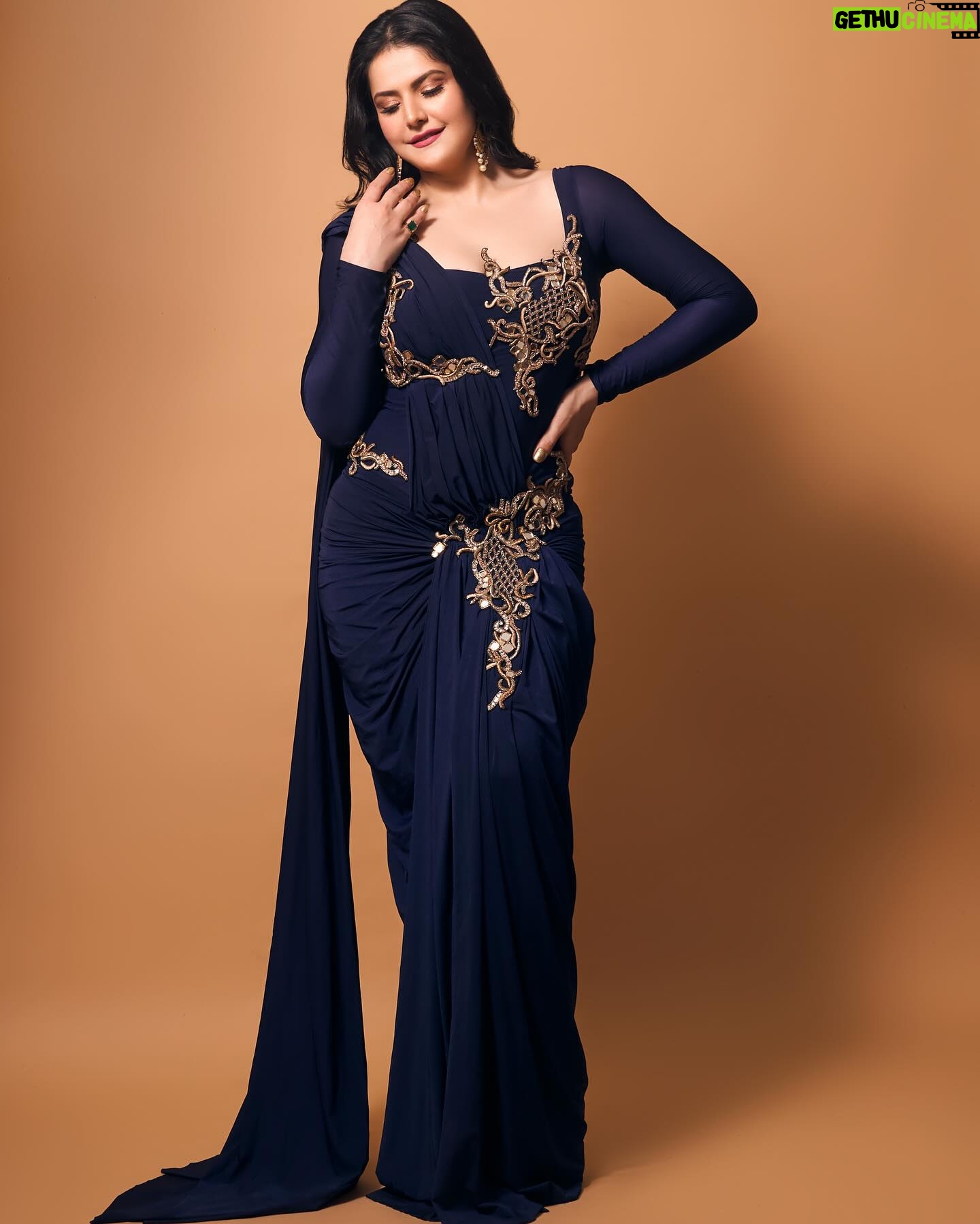 Zareen Khan Instagram - โ๐ฆ๐ฎ๐ต๐ต ๐ซ๐ฎ๐ฑ๐ช๐ฟ๐ฎ๐ญ ๐ฆ๐ธ๐ถ๐ฎ๐ท ๐ป๐ช๐ป๐ฎ๐ต๐ ๐ถ๐ช๐ด๐ฎ ๐๐ฒ๐ผ๐ฝ๐ธ๐ป๐ !โ - ๐ผ๐๐๐๐๐ข๐ ๐ผ๐๐๐๐๐. Outfit - @archanakochharofficial Make up - @makeupbyvinod Hair - @shab_qureshi786 ๐ธ - @sjframes #ZareenKhan