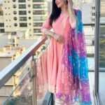 Zareen Khan Instagram – Eid Mubarak from me and mine to you and yours ๐ค๐ซ
#EidUlFitr #RamadanEidMubarak #ZareenKhan
