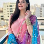 Zareen Khan Instagram - Eid Mubarak from me and mine to you and yours 🤍💫 #EidUlFitr #RamadanEidMubarak #ZareenKhan