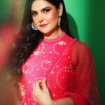 Zareen Khan Instagram - ‘𝕀𝕥 𝕔𝕠𝕦𝕝𝕕 𝕒𝕝𝕝 𝕓𝕖 𝕚𝕟 𝕥𝕙𝕖 𝕡𝕒𝕝𝕞 𝕠𝕗 𝕪𝕠𝕦𝕣 𝕙𝕒𝕟𝕕𝕤, 𝕒𝕟𝕕 𝕤𝕥𝕚𝕝𝕝 𝕟𝕠𝕥 𝕎ℝ𝕀𝕋𝕋𝔼ℕ 𝕗𝕠𝕣 𝕪𝕠𝕦 !’ - 𝓜𝓪𝓴𝓱𝓽𝓾𝓫 . Outfit by @monaandvishu @viralmantra Rings & bracelet @mozaati Styled by @hitendrakapopara Asst by @nidhi_harsora21 @disha.vankani Hmu @makeupbyvinod Hair- @shab_qureshi786 Shot by @ajayjangidphotography #IftarParty2024 #ZareenKhan