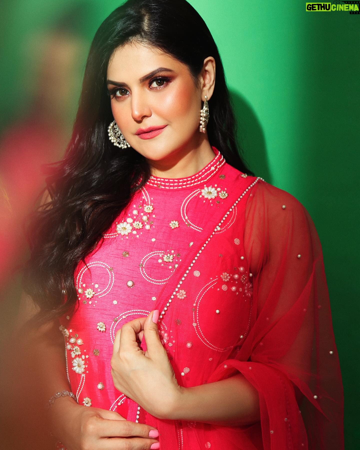 Zareen Khan Instagram - βππ₯ ππ π¦ππ πππ ππ ππ π₯ππ π‘πππ π π πͺπ π¦π£ πππππ€, πππ π€π₯πππ ππ π₯ πβππππΌβ ππ π£ πͺπ π¦ !β - ππͺπ΄π±π½πΎπ« . Outfit by @monaandvishu @viralmantra Rings & bracelet @mozaati Styled by @hitendrakapopara Asst by @nidhi_harsora21 @disha.vankani Hmu @makeupbyvinod Hair- @shab_qureshi786 Shot by @ajayjangidphotography #IftarParty2024 #ZareenKhan