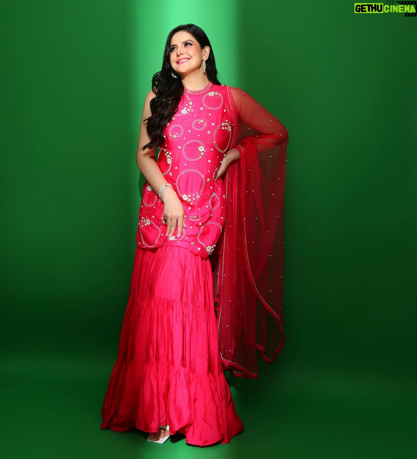 Zareen Khan Instagram - βππ₯ ππ π¦ππ πππ ππ ππ π₯ππ π‘πππ π π πͺπ π¦π£ πππππ€, πππ π€π₯πππ ππ π₯ πβππππΌβ ππ π£ πͺπ π¦ !β - ππͺπ΄π±π½πΎπ« . Outfit by @monaandvishu @viralmantra Rings & bracelet @mozaati Styled by @hitendrakapopara Asst by @nidhi_harsora21 @disha.vankani Hmu @makeupbyvinod Hair- @shab_qureshi786 Shot by @ajayjangidphotography #IftarParty2024 #ZareenKhan
