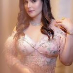 Zareen Khan Instagram – Behind the scenes at the @archanakochharofficial Pune Times Fashion Week 2024 @timesfashionweek with the stunning @zareenkhan !
@mantraproperties @mantra_properties_pune
Show director : @lokeshsharmaofficial