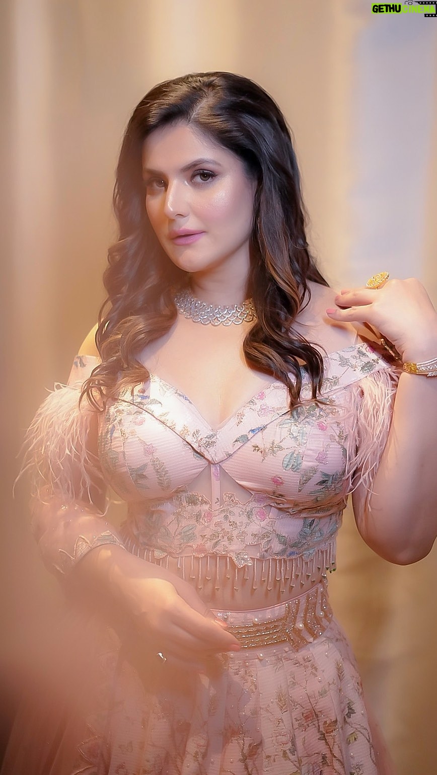 Zareen Khan Instagram - Behind the scenes at the @archanakochharofficial Pune Times Fashion Week 2024 @timesfashionweek with the stunning @zareenkhan ! @mantraproperties @mantra_properties_pune Show director : @lokeshsharmaofficial