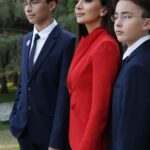 Zarifa Mgoyan Instagram - За окном дождик, а мы вспоминаем наше солнечное 1 сентября под мою новую песню «Пусть слышат люди»☀️❤️ Уже послушали? Если нет, то жду вас в сторис, специально для вас прикреплю ссылку, послушайте😘 🎥: @katys_page