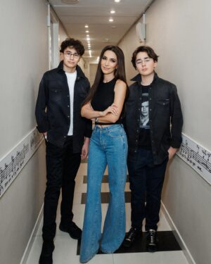 Zarifa Mgoyan Instagram - Как же быстро летит время! 🚀 
Сегодня день рождения у моего младшего сына Максима.🥳🎂 
12 лет счастья и благодарности Господу за тебя, сынок!
Как ты нас всех радуешь.
Будь здоров и счастлив, Максимушка!
Мы тебя очень любим.❤️

P. S: по доброй традиции сделали фото в коридоре БКЗ «Октябрьский»
Листайте➡️
Еще недавно мои мальчишки Даня и Макс были такими малышами😌