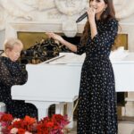 Zarifa Mgoyan Instagram - Доброе утро, родные! Мне кажется фотографии не способны до конца передать то, насколько тепло Александра Николаевна приняла нас всех. От нее исходит настоящий свет, не просто гениального композитора, величайшего таланта, но и добрейшего, искреннего Человека. Делюсь этим видео, чтобы вы прочувствовали это сами.❤️ И какое счастье видеть ее в добром здравии🙏🏻 Какие песни Александры Николаевны Пахмутовой и Николая Николаевича Добронравова, вам близки? Поделитесь.