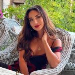 Zarifa Mgoyan Instagram – Впереди концерты с трудной логистикой, пожелайте мне удачи🍀

А вчера такая красивая💃🏻💄😉 я была на дне рождения своей самой близкой подруги, моей Галины❤️

Какое фото вам нравится 1, 2, 3, 4, 5?☺️

Великолепное платье на мне от @blue_ocean_moscow