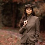 Zarifa Mgoyan Instagram – Сделала себе первый выходной, за долгое время. Хочу побыть дома, вечером сыновья придут из школы и мы устроим семейный ужин.
И какой же теплый ноябрь, осень удивляет в этом году🍂

Фото любимой @rashida_akhtyamova🤎
