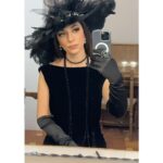 Zarifa Mgoyan Instagram - Сегодня День Театра.🎭 Мало кто знает, а ведь я закончила Российский государственный институт сценических искусств в Санкт-Петербурге. По образованию я драматическая актриса театра и кино.☺️ Я с большим теплом вспоминаю студенческие годы, наших педагогов и любимых однокурсников. Театр - это живой организм. Каждый спектакль - невероятные эмоции, безумные глаза актеров и горящие зрителей. Одна из моих мечт, вновь связать себя с этим творческим миром. А пока делюсь с вами кадрами музыкального спектакля «Серебряный век», режиссером которого является мой педагог народный артист РФ Олег Погудин, который недавно с успехом прошел в Петербурге. Фото: Дмитрий Берия