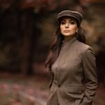 Zarifa Mgoyan Instagram – Сделала себе первый выходной, за долгое время. Хочу побыть дома, вечером сыновья придут из школы и мы устроим семейный ужин.
И какой же теплый ноябрь, осень удивляет в этом году🍂

Фото любимой @rashida_akhtyamova🤎