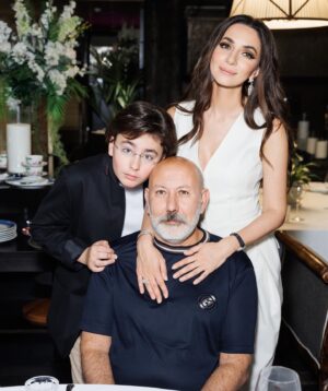 Zarifa Mgoyan Instagram - Благодарю вас, родные!🙏🏻❤️

За тысячи поздравлений со всех концов света, за ваши добрые слова, за ту энергию, что вы вложили в каждое пожелание.

Я так вас люблю❤️
Пусть все мечты сбудутся💫