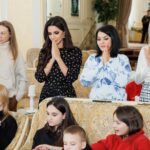 Zarifa Mgoyan Instagram – Наша любимая Александра Николаевна Пахмутова.❤️
Дорогие мои, хочу поделиться с вами событием, которое произошло на днях.

Уникальная творческая встреча детей из детских домов с легендой отечественной музыки, нашей дорогой и всеми любимой Александрой Николаевной Пахмутовой. 
Я невероятно рада, что стала частью такого важного дня. Вместе с Александрой Николаевной мы исполнили мои самые любимые произведения «Вера», «Нежность» и «Надежда».

Детки подготовили творческие подарки, рассказывали стихи, был даже торт в форме рояля с нотами наших песен. И какие же важные слова Александра Николаевна сказала юным гостям – Все находится только в ваших руках, вы должны верить в себя свои силы, учиться и самое главное сохранять в себе свой внутренний свет и любовь.

Встреча с Человеком такого масштаба, как Александра Николаевна Пахмутова – невероятная удача. Уверена это событие останется ярким и теплым воспоминанием в сердцах этих детей.

Какое счастье, что мы живем в одно время с Александрой Николаевной, и как же непривычно было ее видеть без Николая Николаевича Добронравова… Его произведения всегда в наших сердцах.

Огромная благодарность за организацию этого мероприятия Евгению Малышко, Светлане Копытиной и благотворительному фонду «Академия жизни» @academyoflife_ru 💫

Небольшой фотоотчет для вас.
Ваша Зара.❤️