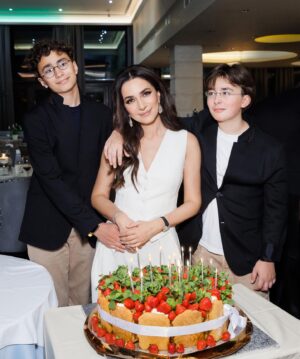 Zarifa Mgoyan Instagram - Благодарю вас, родные!🙏🏻❤️

За тысячи поздравлений со всех концов света, за ваши добрые слова, за ту энергию, что вы вложили в каждое пожелание.

Я так вас люблю❤️
Пусть все мечты сбудутся💫