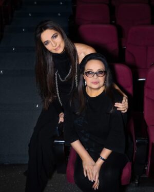 Zarifa Mgoyan Instagram - Мамочка, родная, я так люблю тебя и ценю! Благодарю за мою жизнь, за мое воспитание и всю ту любовь, которую ты вложила и до сих пор вкладываешь в меня и во внуков!
Пожалуйста, меньше переживай, это сказывается на твоем здоровье.
Очень люблю тебя.
Спасибо, что ты у меня есть🙏🏻