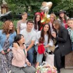 Zarifa Mgoyan Instagram - Боже мой, какой сюрприз!!!😍😍😍 Дорогие, мои самые замечательные мои поклонники❤️ В преддверии моего дня рождения вы сделали мне такой сюрприз - приехала на студию поработать после концерта, а администратор просит меня пройти в парк неподалеку. Иду, а там вы, мои родные!!!!😍 Ребята мои любимые, привезли столько подарков и каждый с таким смыслом и любовью!🙏🏼❤️ Пишу это, а эмоции переполняют. Спасибо, что столько лет вы рядом, поддерживаете и любите! Вы делаете меня счастливой🙏🏼 Благодарю и обнимаю каждого из вас. Ваша Зара❤️ #Zara’sfamily