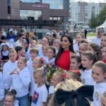 Zarifa Mgoyan Instagram – Вместе с моим дорогим другом Дмитрием Харатьяном поздравили всех с Днем Ленинградской области.💫
Многие знают, я с рождения до 14 лет жила в городе Отрадное Кировского района. Это прекрасный зеленый городок в Лен. области на берегу Невы.

Театрализованный концерт состоялся в городе Тосно, с которым меня тоже многое связывает, ведь именно здесь родился мой брат.❤️ 
Я была искренне рада разделить праздник со всеми жителями Ленинградской области.

Мы получили невероятные эмоции.😍

С удовольствием делюсь с вами некоторыми фрагментами этого дня.

Спасибо жителям и организаторам за теплый прием. До скорых встреч.
Ваша Зара❤️