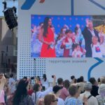 Zarifa Mgoyan Instagram - Вместе с моим дорогим другом Дмитрием Харатьяном поздравили всех с Днем Ленинградской области.💫 Многие знают, я с рождения до 14 лет жила в городе Отрадное Кировского района. Это прекрасный зеленый городок в Лен. области на берегу Невы. Театрализованный концерт состоялся в городе Тосно, с которым меня тоже многое связывает, ведь именно здесь родился мой брат.❤️ Я была искренне рада разделить праздник со всеми жителями Ленинградской области. Мы получили невероятные эмоции.😍 С удовольствием делюсь с вами некоторыми фрагментами этого дня. Спасибо жителям и организаторам за теплый прием. До скорых встреч. Ваша Зара❤️