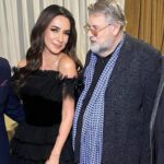 Zarifa Mgoyan Instagram - Не стало Народного артиста России Александра Ширвиндта… Масштабный, талантливый, ироничный, умный. интеллигентный. Человек - эпоха. Его любили и почитали зрители разных поколений. Как многие пишут, в нем была особая искра жизни. И я знаю, что на небосклоне она не погаснет никогда. Не забуду наши встречи и общение…. Грустно… Вечная память, дорогой Александр Анатольевич.