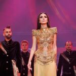Zarifa Mgoyan Instagram - Дорогие мои, после концерта прошло 3 недели, а эмоции до сих пор не отпускают. Столько людей ко мне подходят и говорят о том, что вечер был волшебным. Особенно запомнились мои концертные костюмы и это так приятно, ведь они были выбраны не случайно.☺️ Мой концерт состоял из 4 блоков = 4 грани любви. 🤍 Белый - о добром, светлом, вдохновляющем чувстве. Честно скажу🙈, это платье мы создали в самый последний момент с моей дорогой и любимой подругой @elisoeli 🖤 Черный - драматичный. Здесь хотелось лаконичный наряд, отражающий всю глубину переживаний, но все же с белым элементом, как символом надежды. С этой задачей как всегда великолепно справилась моя @elisoeli 💛 Золотой - Восток. Обращение к своим корням, к истории своего народа. И здесь не могло быть иное платье, кроме как творение любимого маэстро Валентина Юдашкина. Невероятное золотое платье расшитое вручную от @valentinyudashkin_official Благодарю за это произведение искусства.🙏🏻❤️‍🔥 🩶 Сияние - Переход в эстрадный блок, ассоциирующийся с мегаполисом. Сверкающее как путеводная звезда в ночном небе платье, направляющее нас своим светом к следующему блоку этого вечера💫 Создатель @elisoeli ❤️ Красный - вдохновляющий, динамичный, яркий. И конечно красное торжественное платье, как символ любви. Автор @elisoeli Какой из образов вам наиболее понравился? Белый🤍 Черный🖤 Золотой💛 Серебряный🩶 Красный❤️